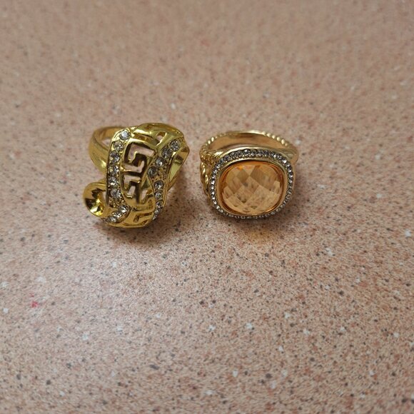 TWO GOLD RINGS. - Picture 2 of 2